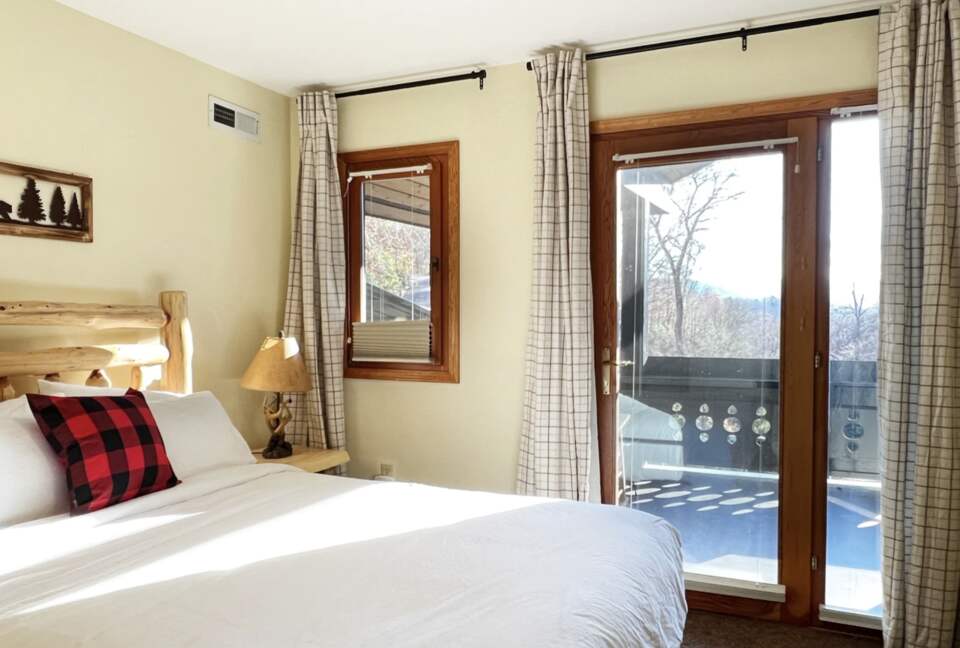 Chalet Lodge - Whittier, North Carolina