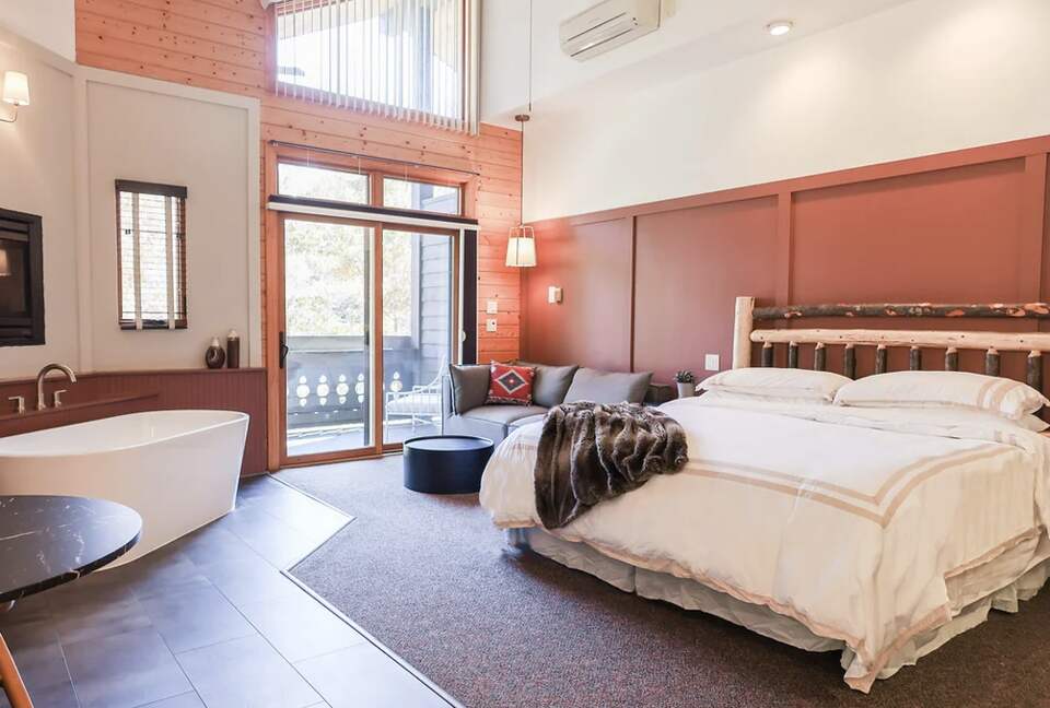 Chalet Lodge - Whittier, North Carolina