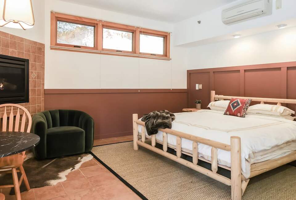 Chalet Lodge - Whittier, North Carolina