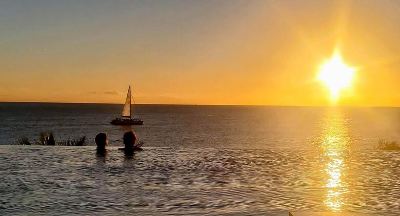 The Cliff Luxury Oceanfront Condo w/ Private Beach - Cupecoy, Sint Maarten (Dutch part)