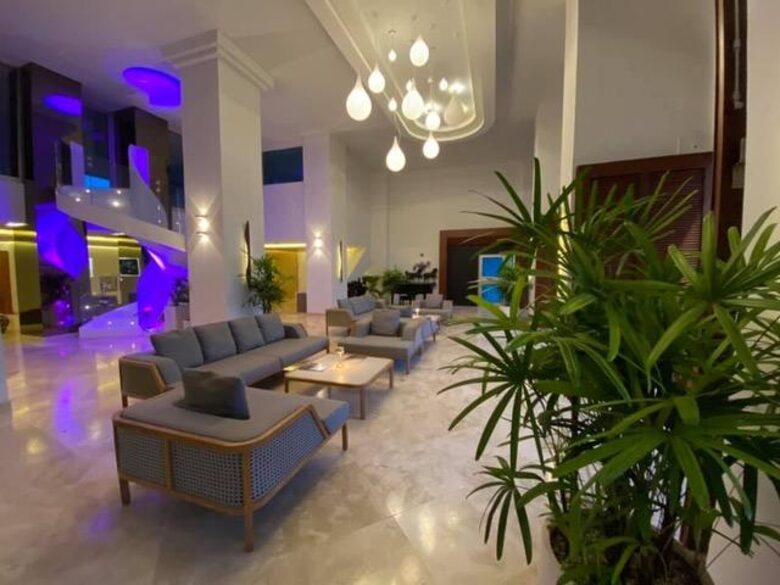 The Cliff Luxury Oceanfront Condo w/ Private Beach - Cupecoy, Sint Maarten (Dutch part)