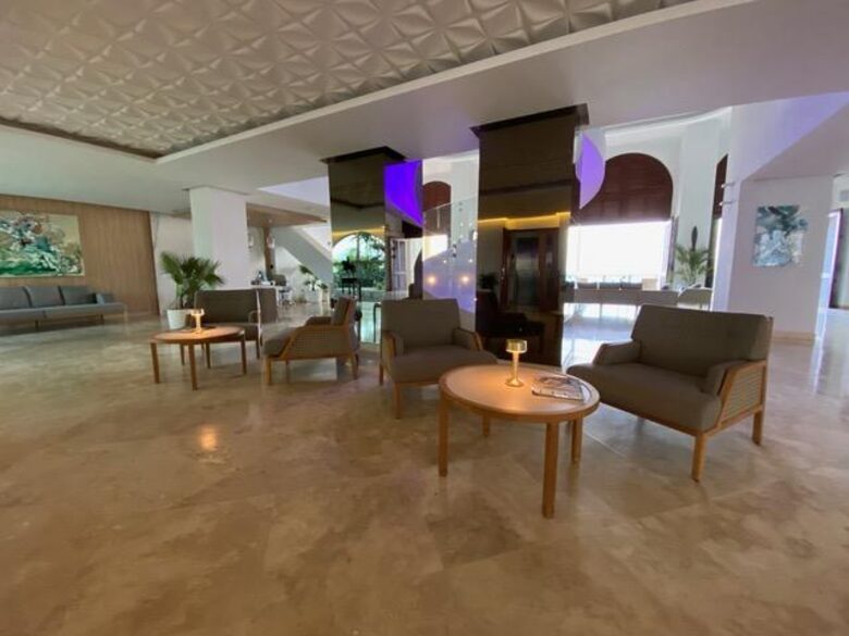 The Cliff Luxury Oceanfront Condo w/ Private Beach - Cupecoy, Sint Maarten (Dutch part)