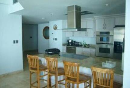 The Cliff Luxury Oceanfront Condo w/ Private Beach - Cupecoy, Sint Maarten (Dutch part)