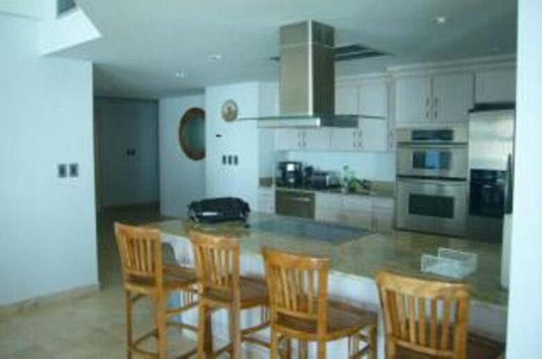 The Cliff Luxury Oceanfront Condo w/ Private Beach - Cupecoy, Sint Maarten (Dutch part)