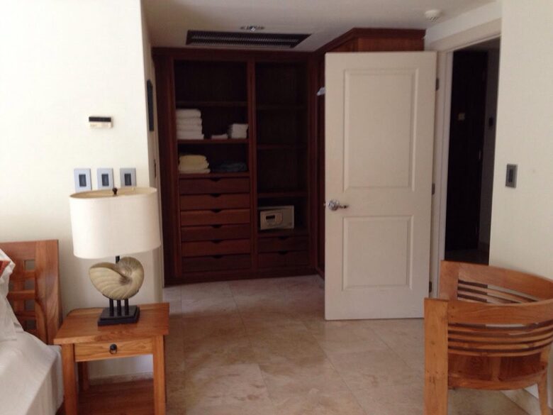 The Cliff Luxury Oceanfront Condo w/ Private Beach - Cupecoy, Sint Maarten (Dutch part)