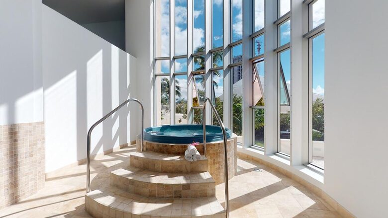 The Cliff Luxury Oceanfront Condo w/ Private Beach - Cupecoy, Sint Maarten (Dutch part)