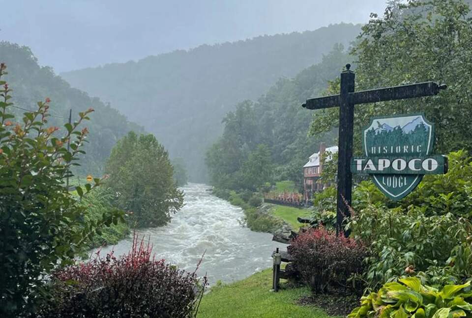 Hemlock - A beautiful rustic room at Historic Tapoco Lodge (EH) - Robbinsville, North Carolina
