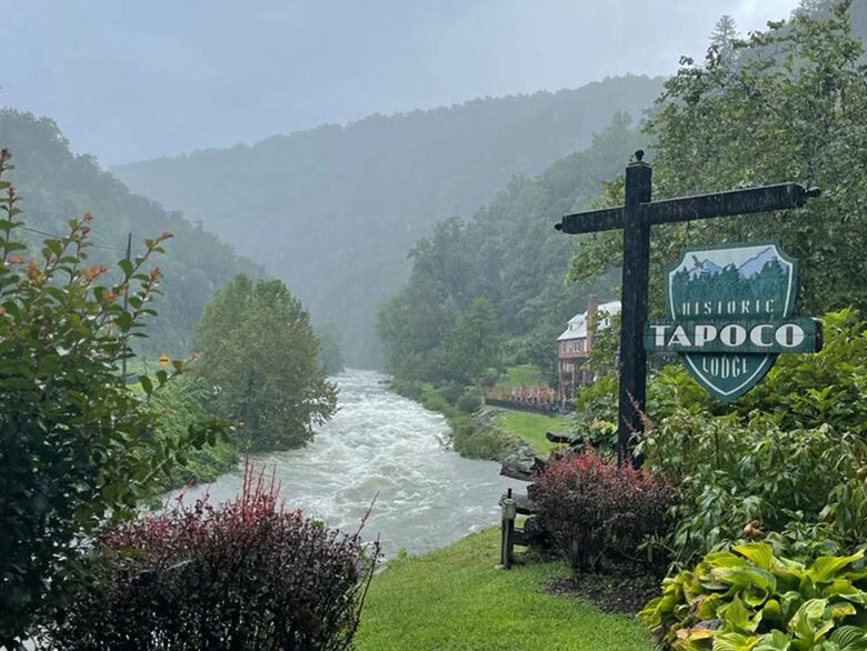 Hemlock - A beautiful rustic room at Historic Tapoco Lodge (EH) - Robbinsville, North Carolina