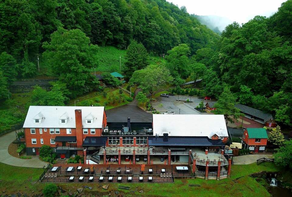 Hemlock - A beautiful rustic room at Historic Tapoco Lodge (EH) - Robbinsville, North Carolina