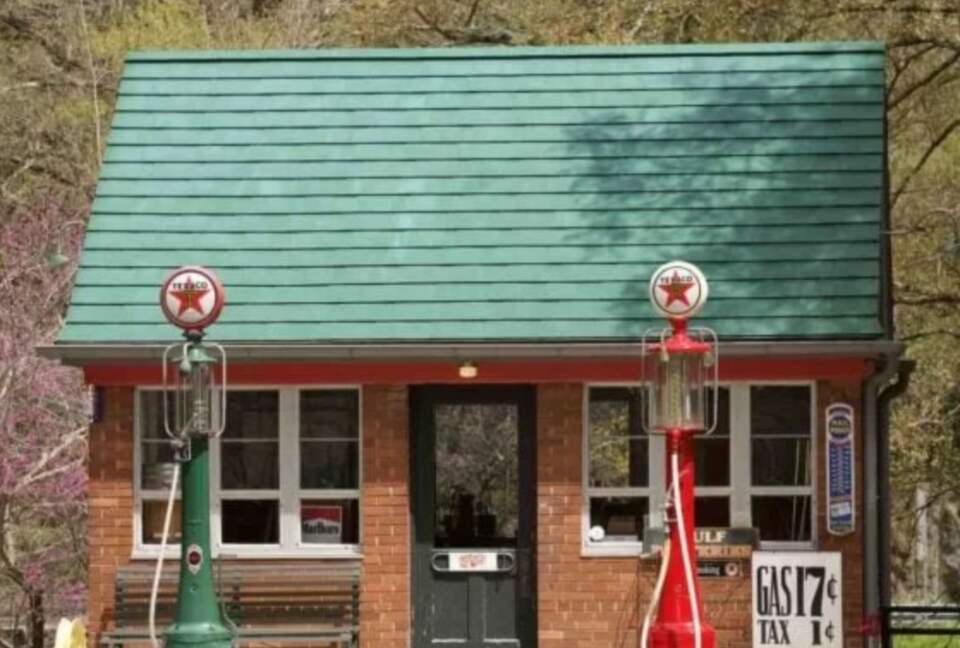 Hemlock - A beautiful rustic room at Historic Tapoco Lodge (EH) - Robbinsville, North Carolina