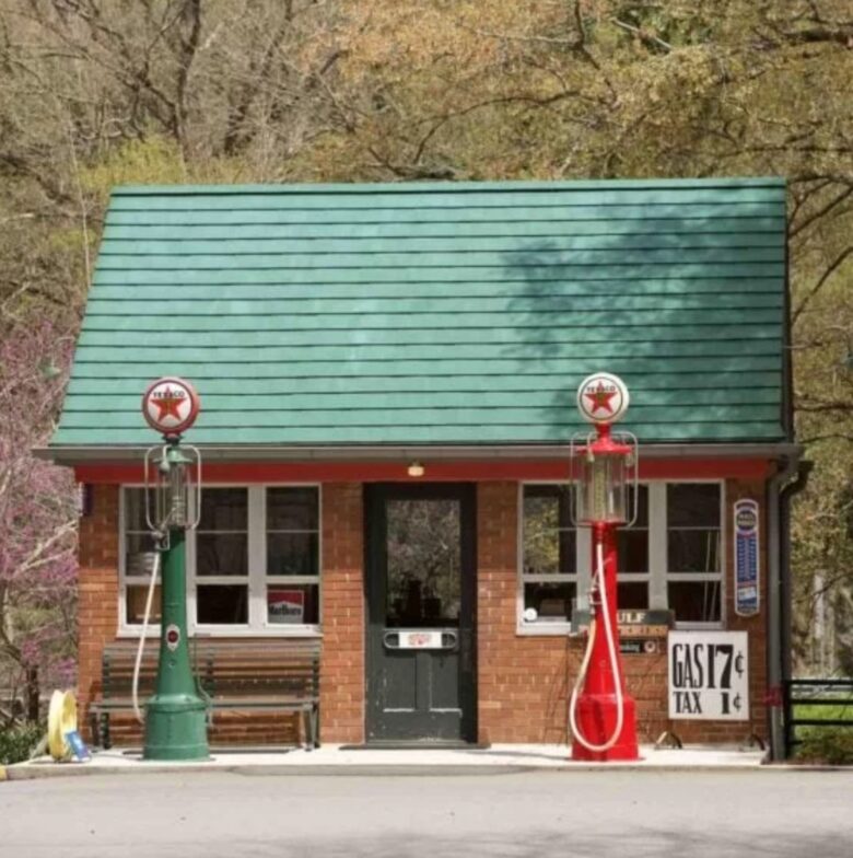 Hemlock - A beautiful rustic room at Historic Tapoco Lodge (EH) - Robbinsville, North Carolina