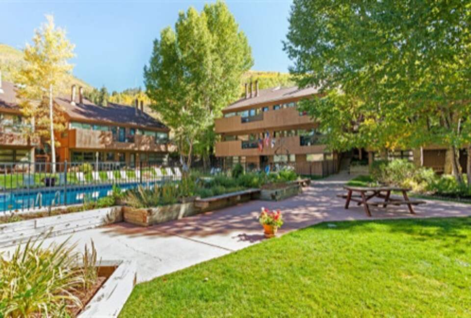 Pitkin Creek Community Outdoor Landscape