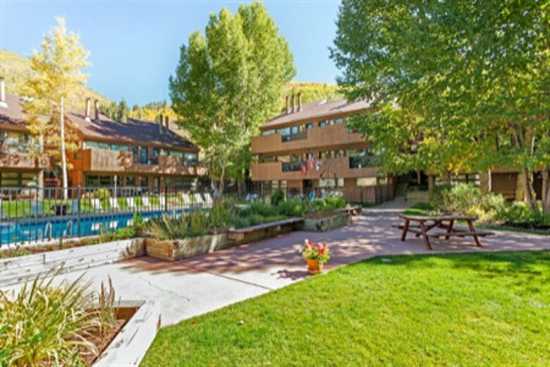 Pitkin Creek Community Outdoor Landscape