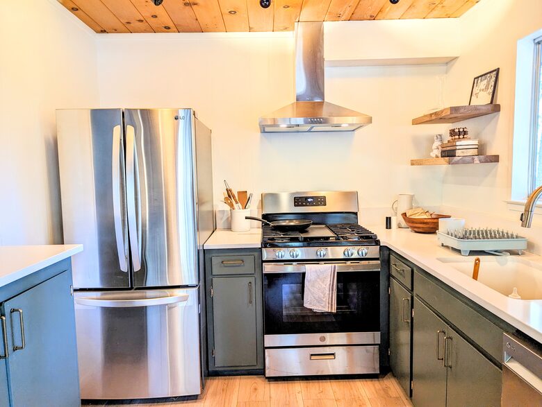 Modern Cabin in Blue Lake Springs - Arnold, California