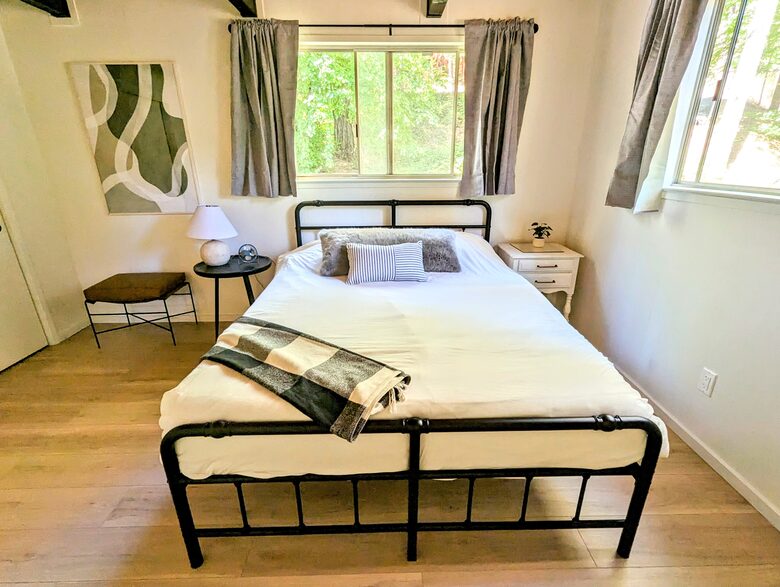 Modern Cabin in Blue Lake Springs - Arnold, California