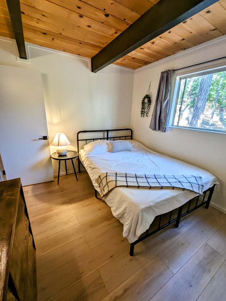 Modern Cabin in Blue Lake Springs - Arnold, California