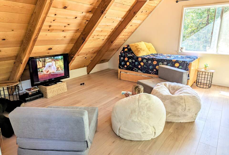 Modern Cabin in Blue Lake Springs - Arnold, California