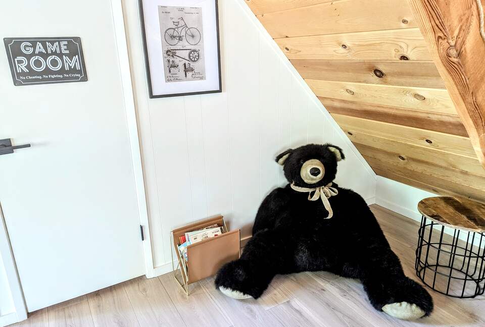 Modern Cabin in Blue Lake Springs - Arnold, California