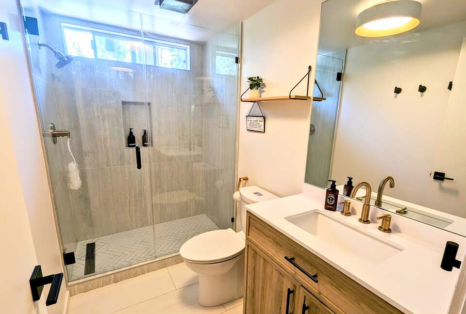 Modern Cabin in Blue Lake Springs - Arnold, California