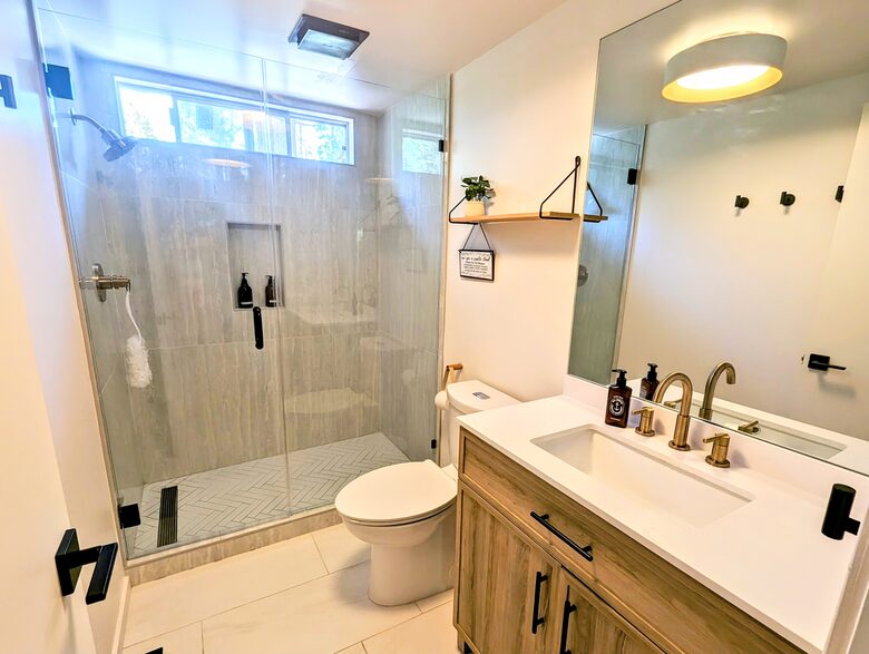 Modern Cabin in Blue Lake Springs - Arnold, California