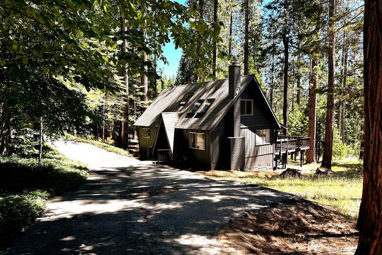 Modern Cabin in Blue Lake Springs - Arnold, California