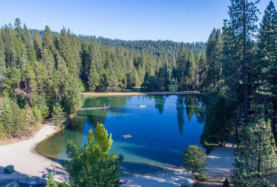 Modern Cabin in Blue Lake Springs - Arnold, California