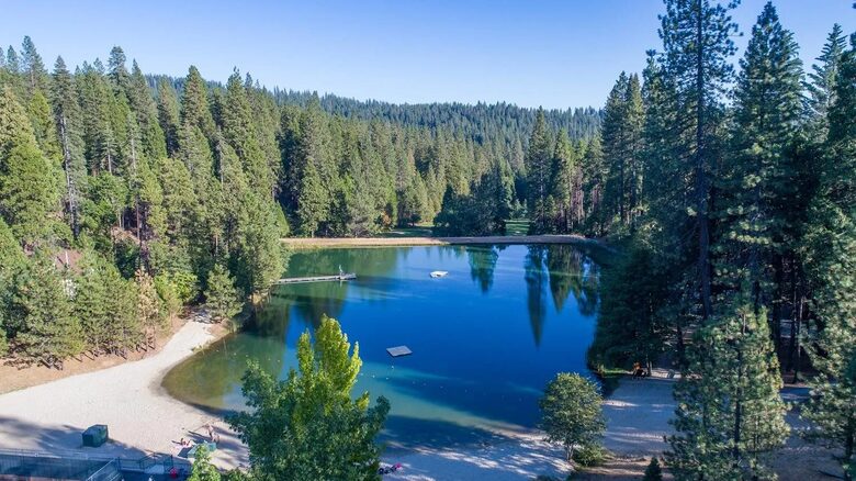 Modern Cabin in Blue Lake Springs - Arnold, California