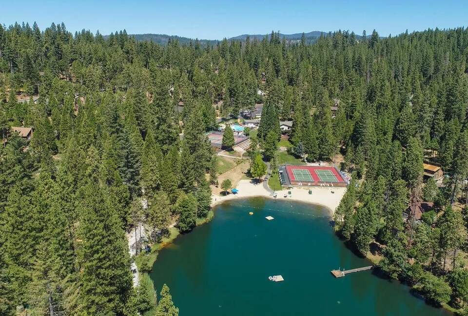 Modern Cabin in Blue Lake Springs - Arnold, California