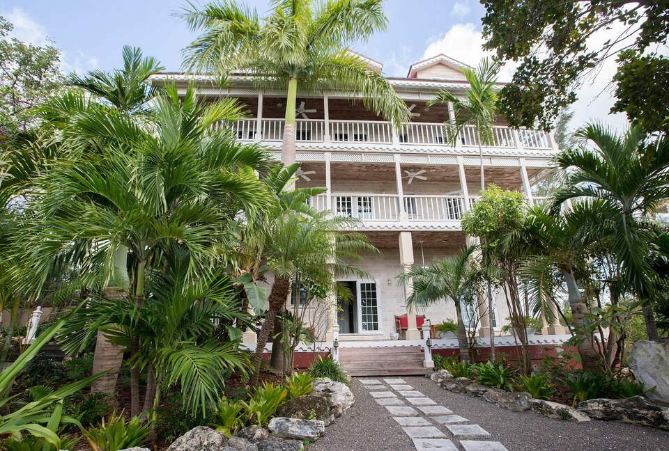 A King Room at A Stone's Throw Away (EH) - Nassau, Bahamas