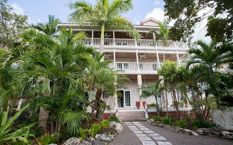 A King Room at A Stone's Throw Away (EH) - Nassau, Bahamas