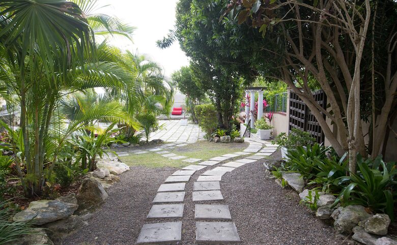 A King Room at A Stone's Throw Away (EH) - Nassau, Bahamas