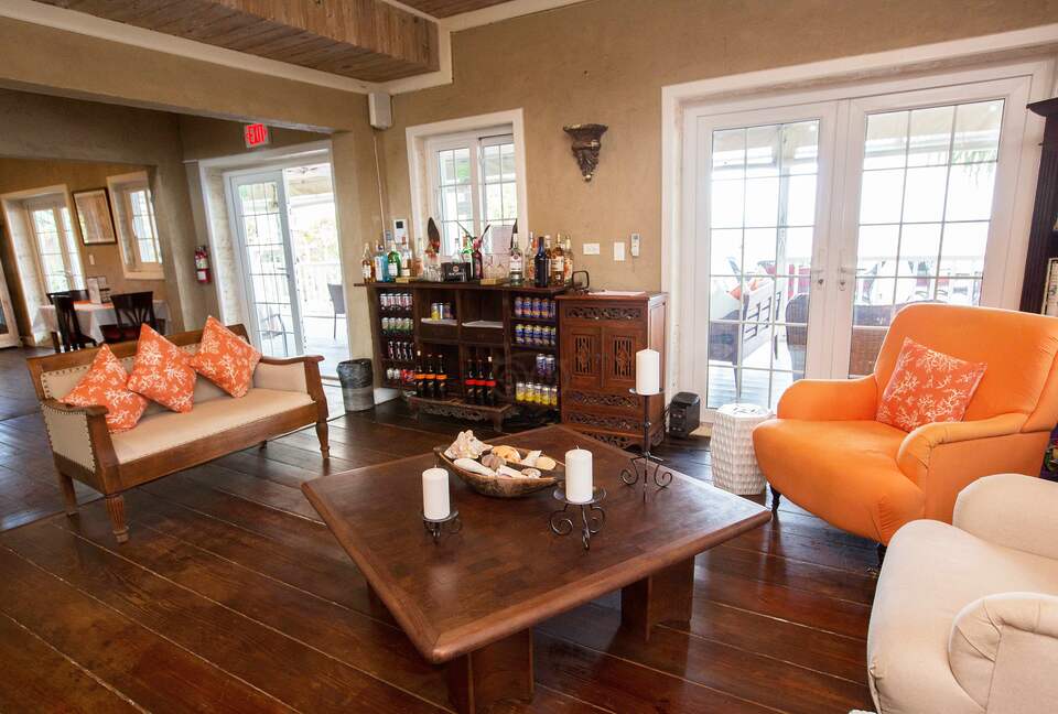 A King Room at A Stone's Throw Away (EH) - Nassau, Bahamas