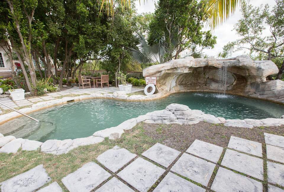 A King Room at A Stone's Throw Away (EH) - Nassau, Bahamas