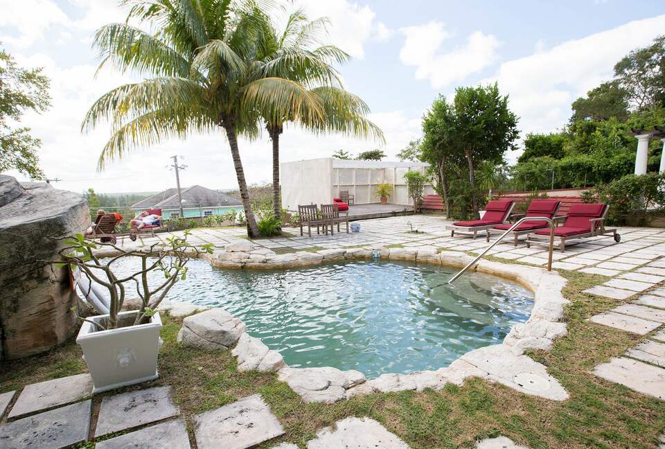 A King Room at A Stone's Throw Away (EH) - Nassau, Bahamas