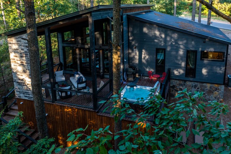 "Somethin 2 Talk About" | Cozy & Modern Cabin - Broken Bow, Oklahoma