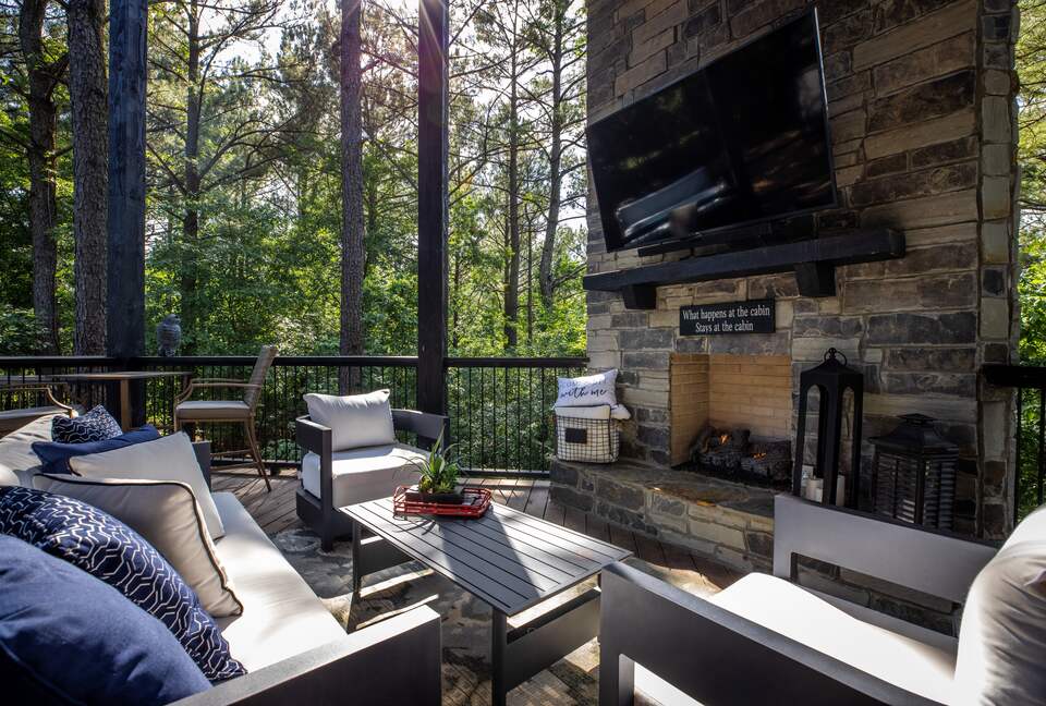 "Somethin 2 Talk About" | Cozy & Modern Cabin - Broken Bow, Oklahoma