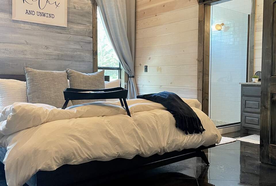 "Somethin 2 Talk About" | Cozy & Modern Cabin - Broken Bow, Oklahoma