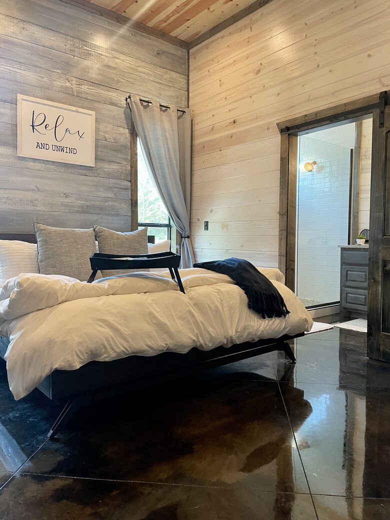 "Somethin 2 Talk About" | Cozy & Modern Cabin - Broken Bow, Oklahoma