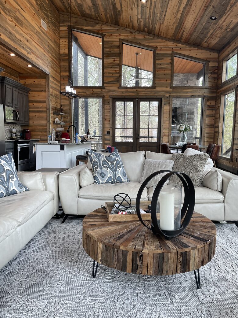 "Somethin 2 Talk About" | Cozy & Modern Cabin - Broken Bow, Oklahoma