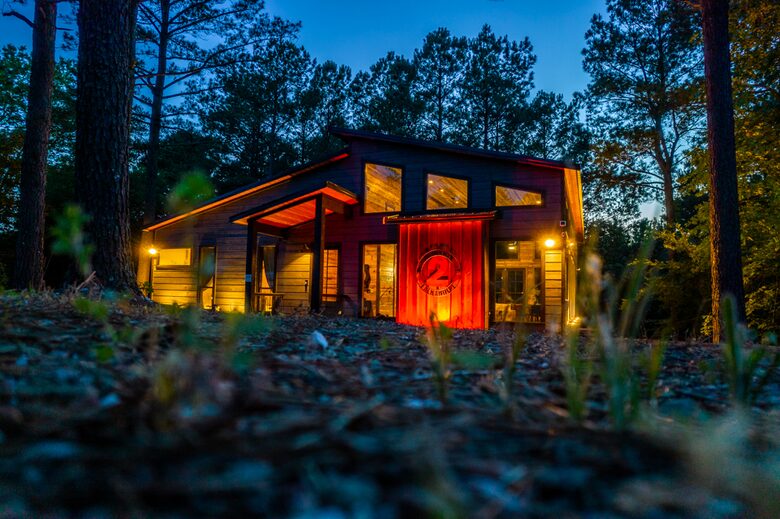 "Somethin 2 Talk About" | Cozy & Modern Cabin - Broken Bow, Oklahoma