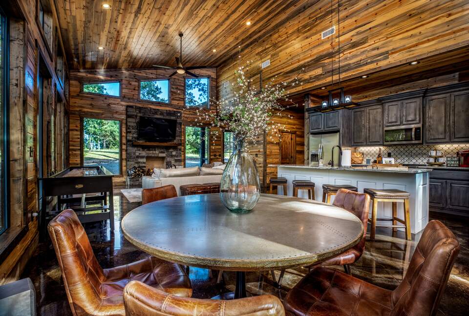 "Somethin 2 Talk About" | Cozy & Modern Cabin - Broken Bow, Oklahoma