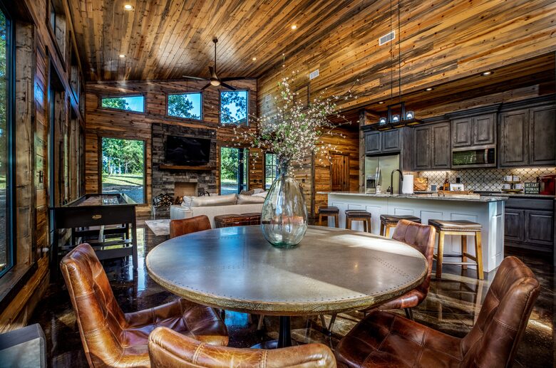 "Somethin 2 Talk About" | Cozy & Modern Cabin - Broken Bow, Oklahoma