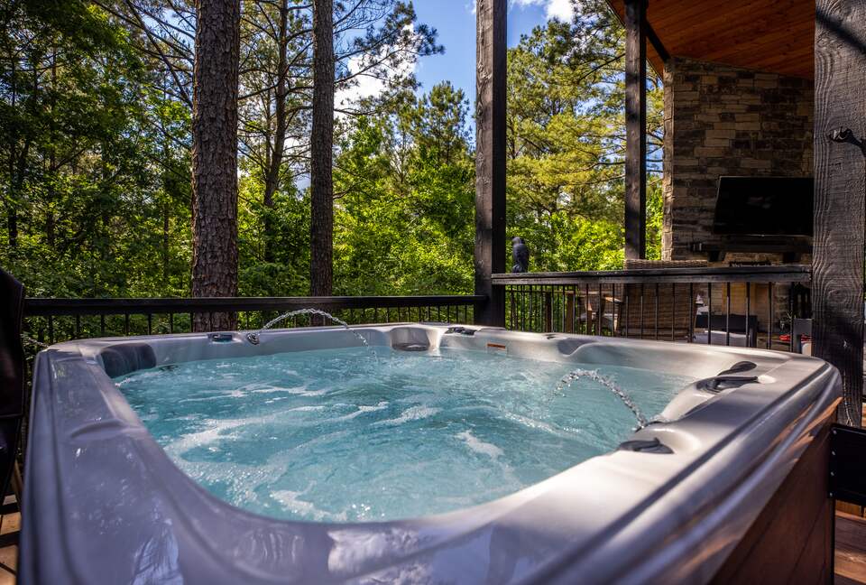 "Somethin 2 Talk About" | Cozy & Modern Cabin - Broken Bow, Oklahoma