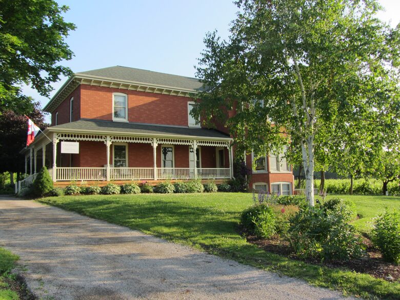 Niagara Vineyard Estate House - Niagara, Canada