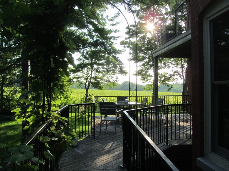 Niagara Vineyard Estate House - Niagara, Canada