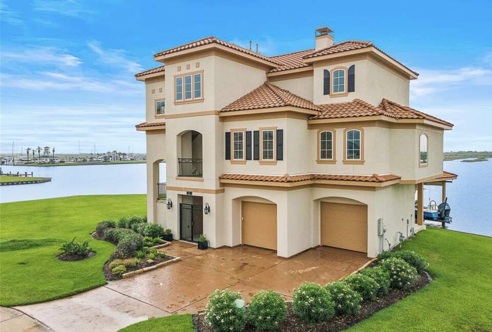 Harborwalk Bay House | Waterfront with Dock, Elevator, Golf Cart, and More - Hitchcock, Texas