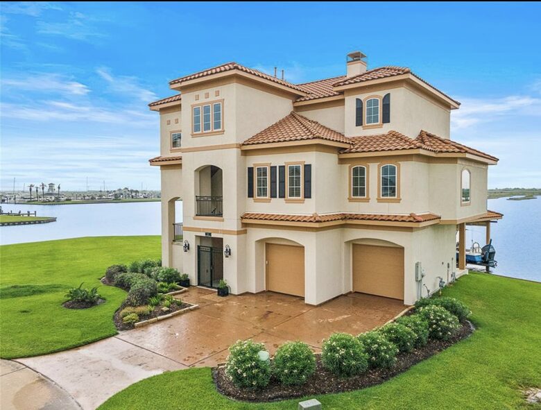 Harborwalk Bay House | Waterfront with Dock, Elevator, Golf Cart, and More - Hitchcock, Texas
