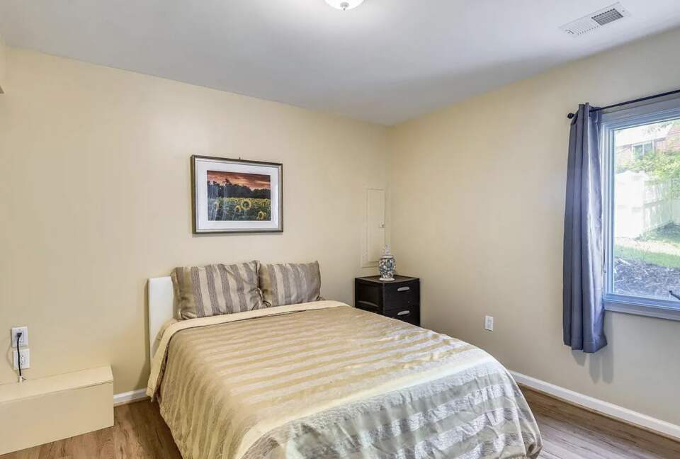 Modern Family Home in the DC Suburbs - Falls Church, Virginia