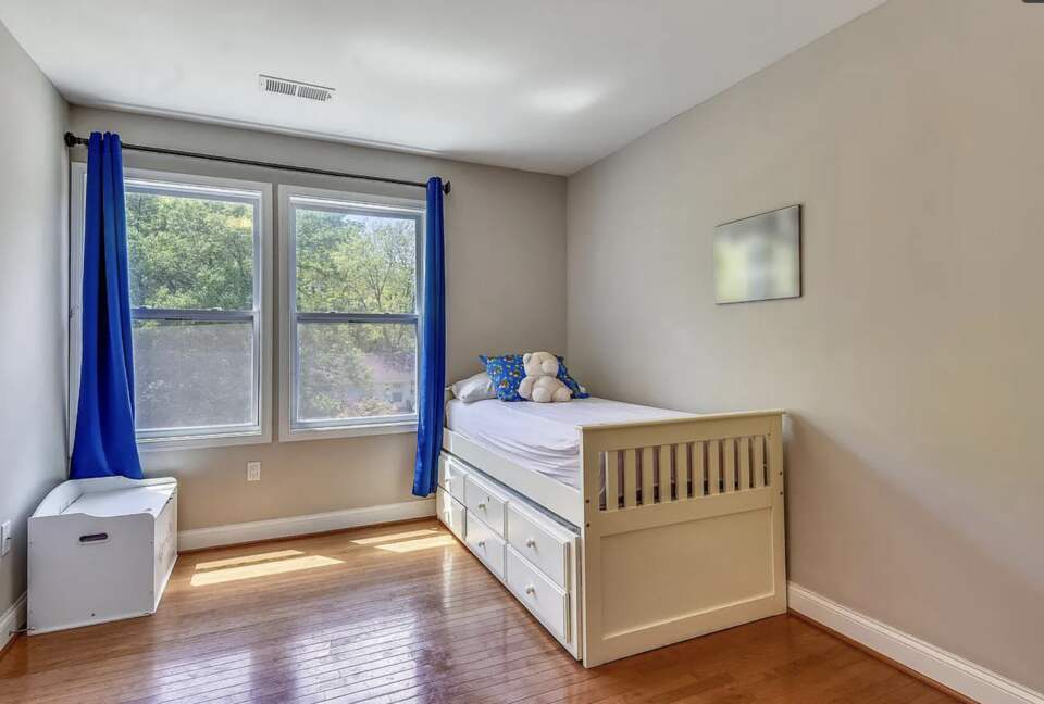 Modern Family Home in the DC Suburbs - Falls Church, Virginia