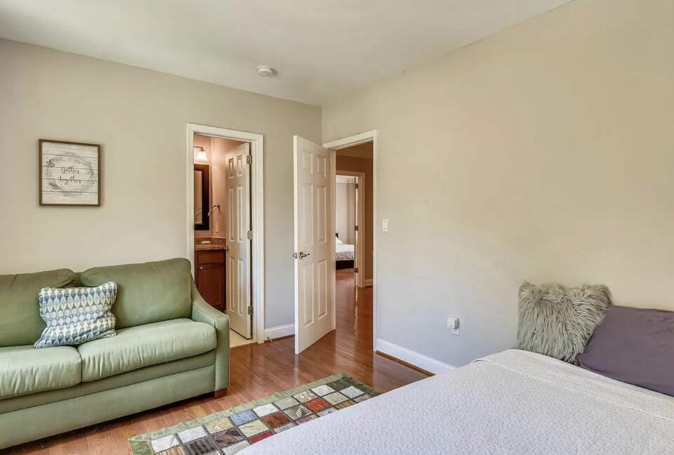 Modern Family Home in the DC Suburbs - Falls Church, Virginia